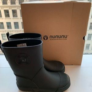 Nununu kids rain boot NWT